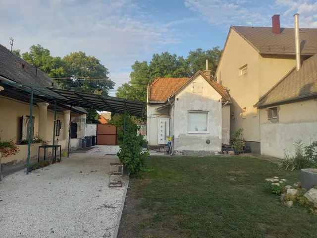 Eladó ház Bicske 300 nm