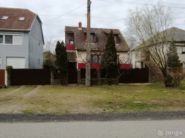Eladó ház Gégény 209 nm