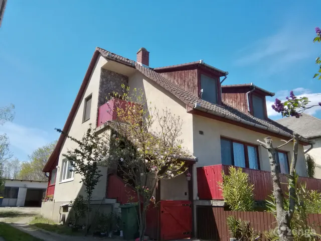 Eladó ház Gégény 209 nm