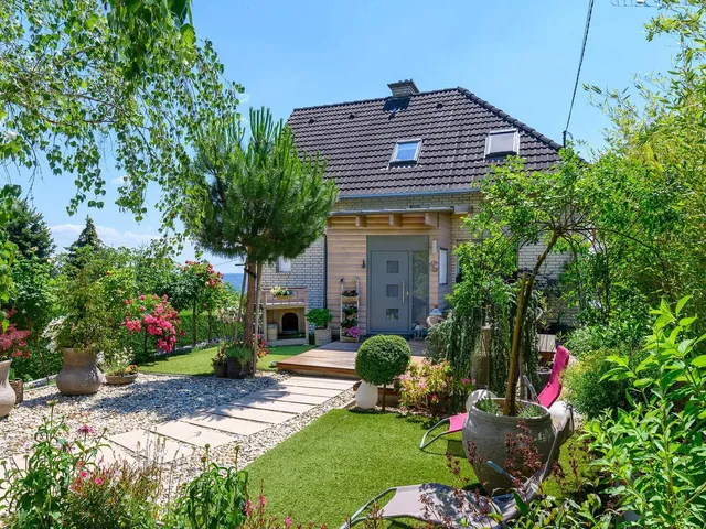 Eladó ház Pécs, Makár 228 nm