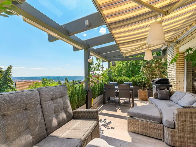 Eladó ház Pécs, Makár 228 nm