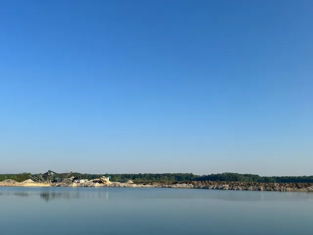 Eladó kereskedelmi és ipari ingatlan Kisfalud, Külterület  230000 nm