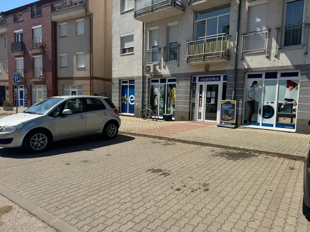 Eladó kereskedelmi és ipari ingatlan Kapuvár, Városközpont, Gesztenye sor 5 233 nm