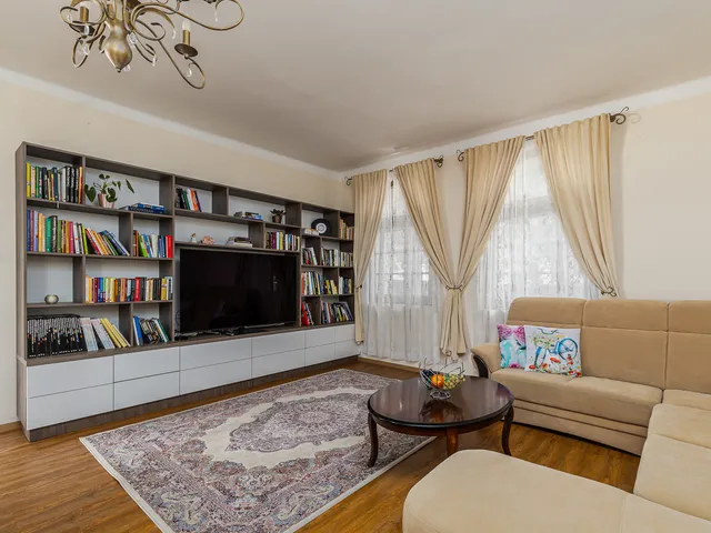 Eladó ház Etyek, Öreghegyi út 300 nm