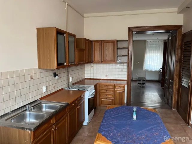 Eladó lakás Székesfehérvár, Belváros 200 nm