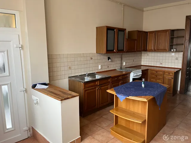 Eladó lakás Székesfehérvár, Belváros 200 nm