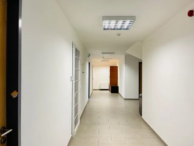 Kiadó kereskedelmi és ipari ingatlan Budapest IX. kerület, Gubacsi út 37. 2000 nm