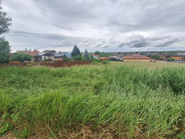 Eladó telek Onga, Újtelep 742 nm