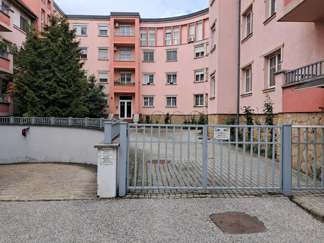 Kiadó garázs Miskolc, Belváros 16 nm