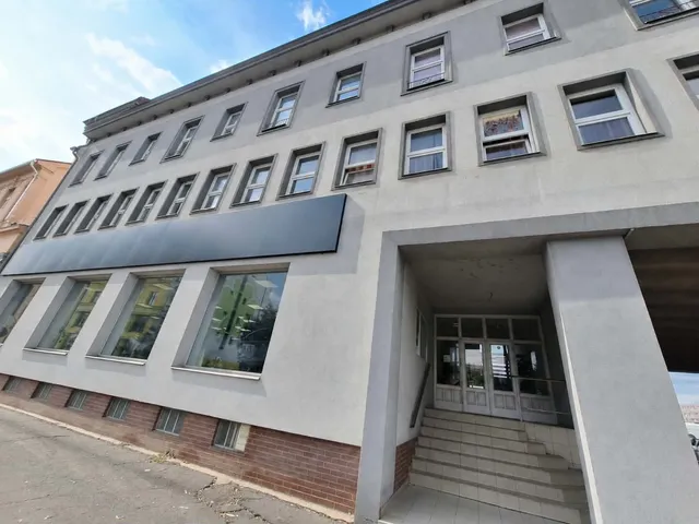 Kiadó kereskedelmi és ipari ingatlan Miskolc, Belváros 196 nm