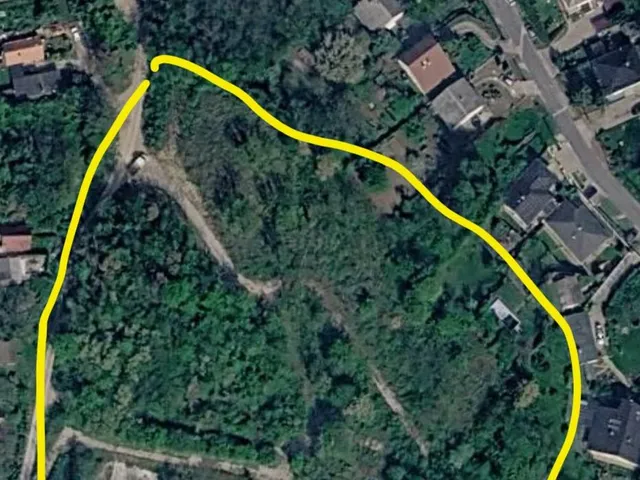 Eladó telek Lábatlan