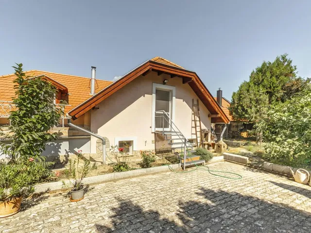 Eladó ház Esztergom, Szent János-kúti út 115 nm