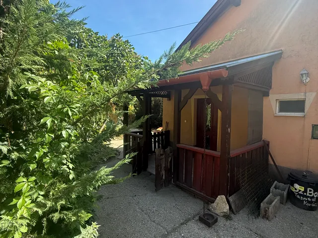 Eladó ház Csolnok 30 nm
