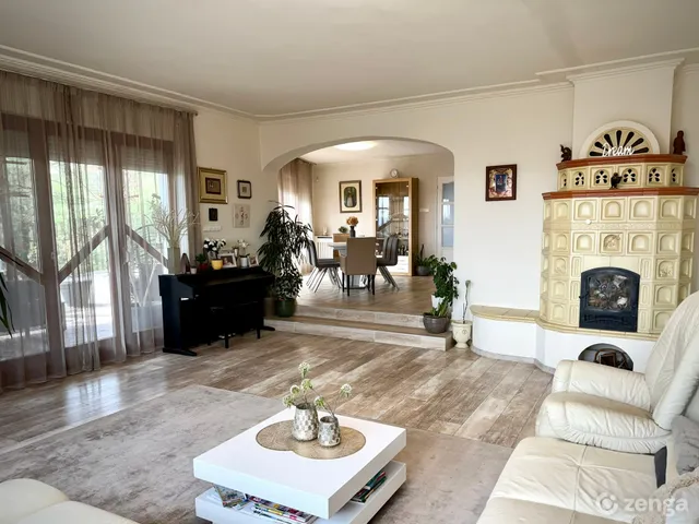 Eladó ház Pécs, Rigóder 270 nm