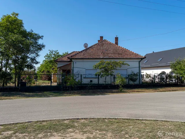 Eladó ház Tiszakécske, Kerekdomb 100 nm