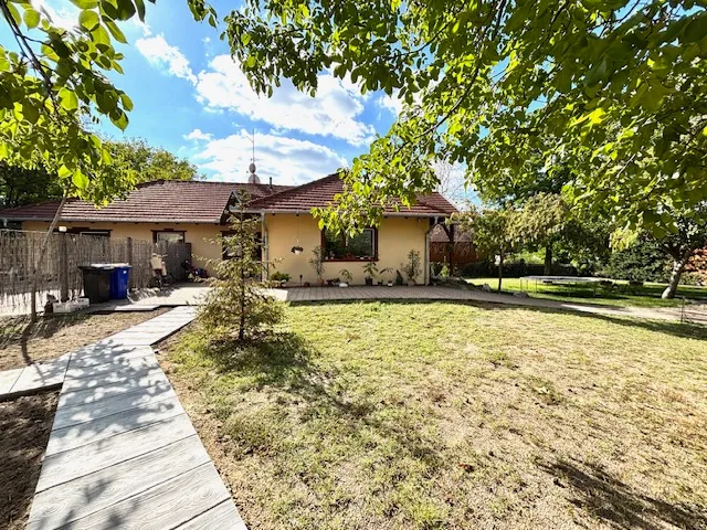 Eladó üdülő és hétvégi ház Ballószög 200 nm