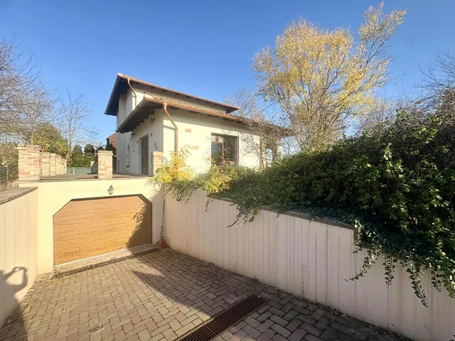 Eladó ház Felsőlajos 140 nm