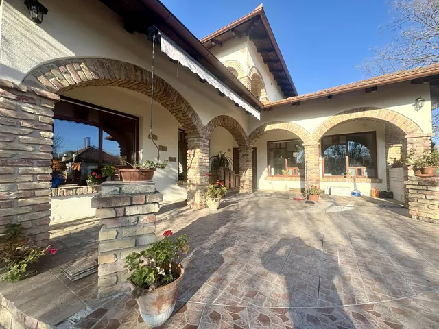 Eladó ház Felsőlajos 140 nm