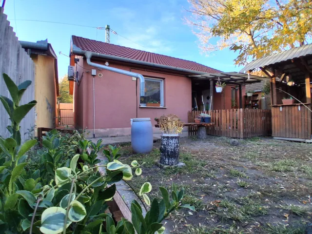 Eladó ház Kecskemét, Hunyadiváros 75 nm