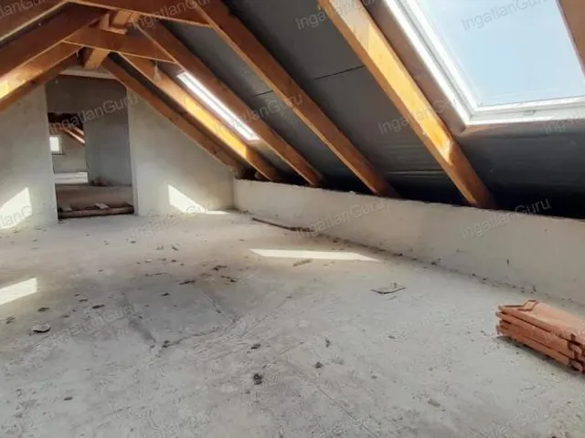 Eladó kereskedelmi és ipari ingatlan Kecskemét, Szolnokihegy 251 nm