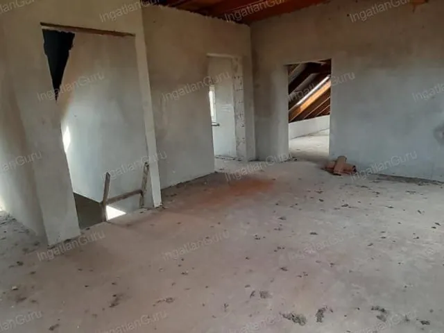 Eladó kereskedelmi és ipari ingatlan Kecskemét, Szolnokihegy 251 nm