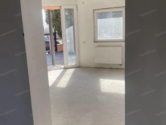 Kiadó kereskedelmi és ipari ingatlan Kecskemét, Katonatelep 900 nm