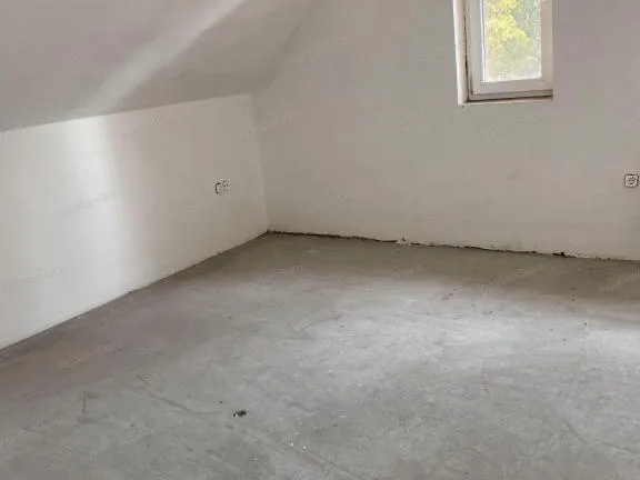 Kiadó kereskedelmi és ipari ingatlan Kecskemét, Katonatelep 900 nm