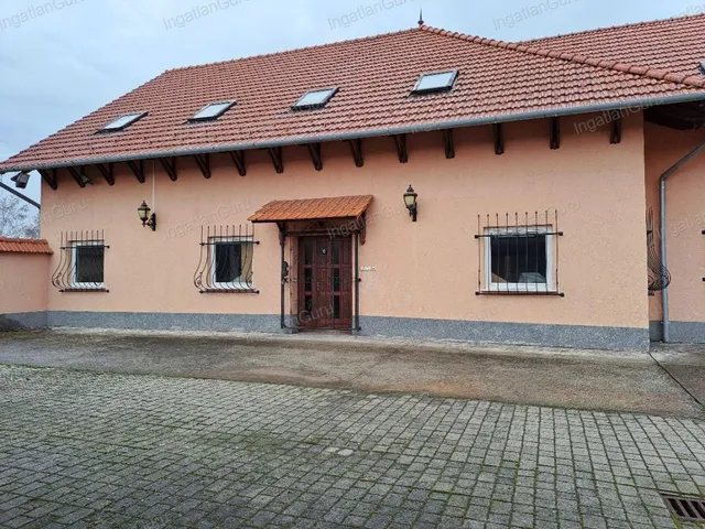 Eladó kereskedelmi és ipari ingatlan Kecskemét, Katonatelep 383 nm