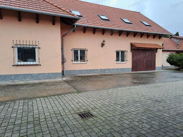 Eladó kereskedelmi és ipari ingatlan Kecskemét, Katonatelep 383 nm