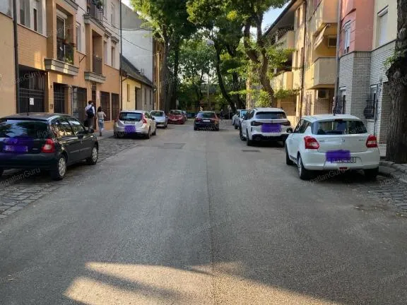 Eladó kereskedelmi és ipari ingatlan Kecskemét 77 nm