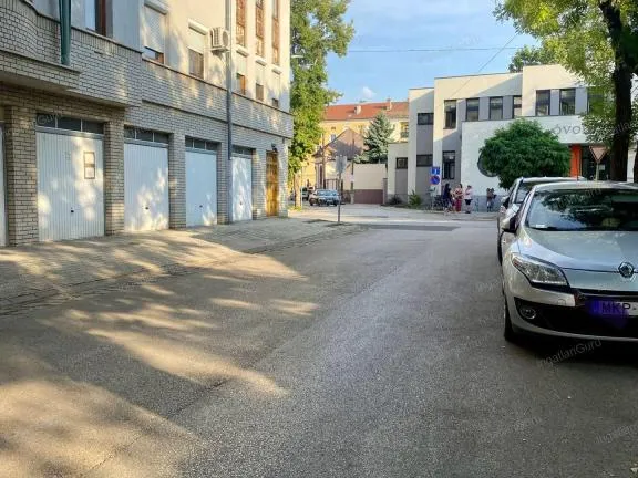 Eladó kereskedelmi és ipari ingatlan Kecskemét, Belváros 77 nm