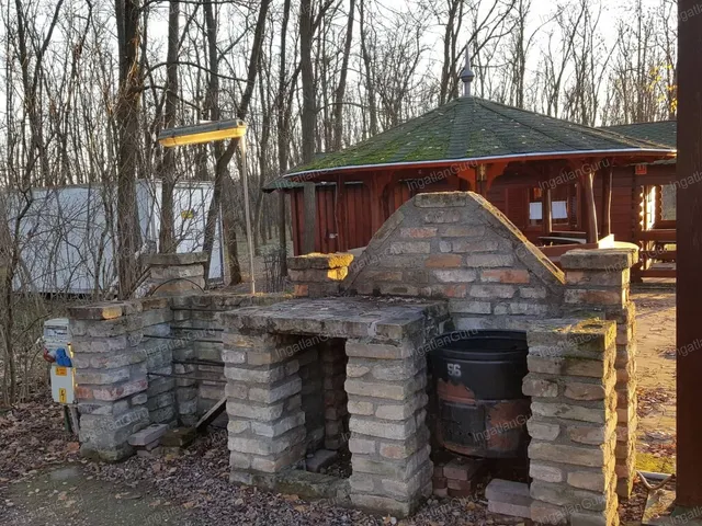 Eladó kereskedelmi és ipari ingatlan Kecskemét, Úrihegy 320 nm