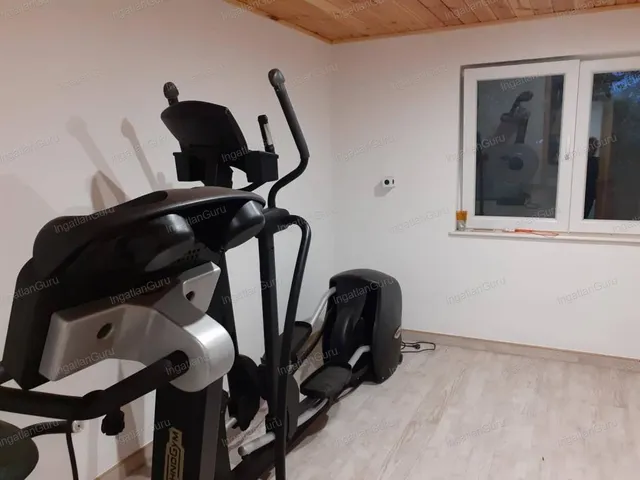 Eladó kereskedelmi és ipari ingatlan Bugac 130 nm