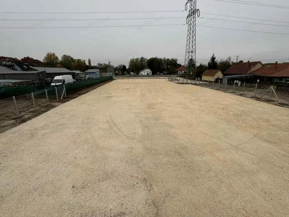 Kiadó kereskedelmi és ipari ingatlan Kecskemét 2700 nm