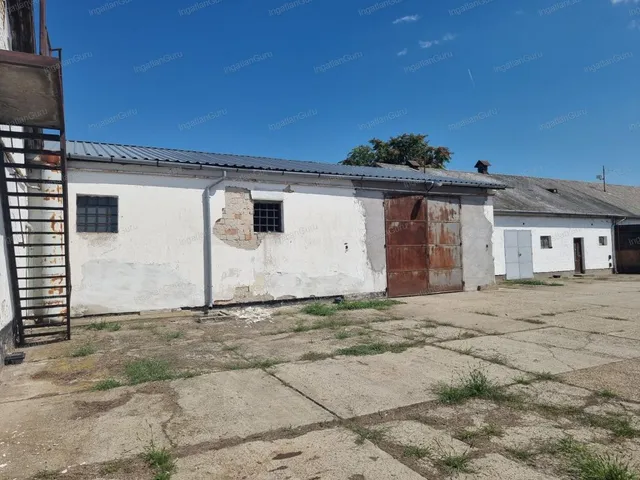 Eladó kereskedelmi és ipari ingatlan Kecskemét 5185 nm