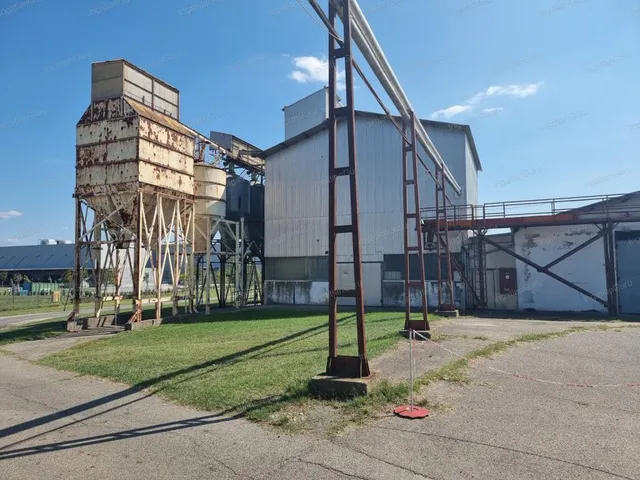 Eladó kereskedelmi és ipari ingatlan Kecskemét 5185 nm