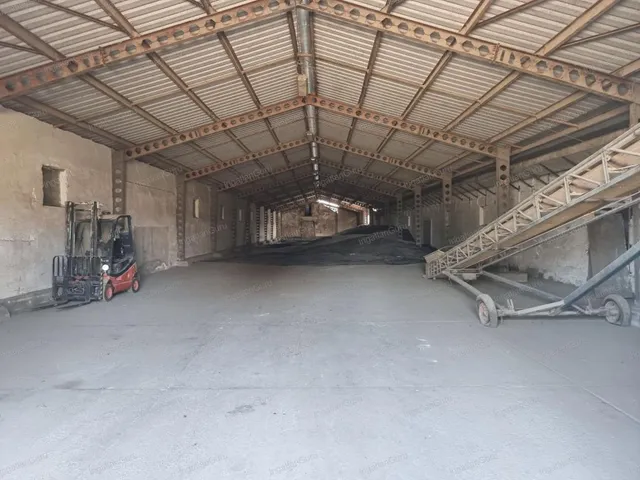 Eladó kereskedelmi és ipari ingatlan Kecskemét 5185 nm