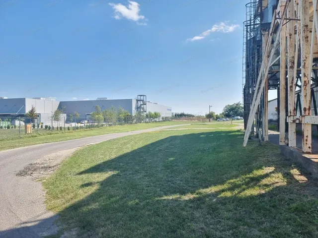 Eladó kereskedelmi és ipari ingatlan Kecskemét 5185 nm