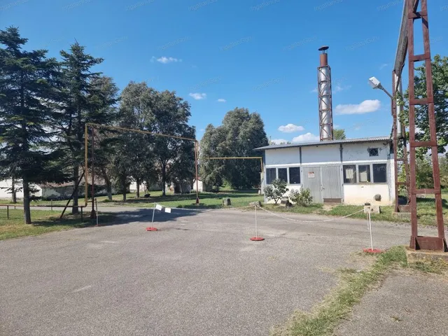 Eladó kereskedelmi és ipari ingatlan Kecskemét 5185 nm