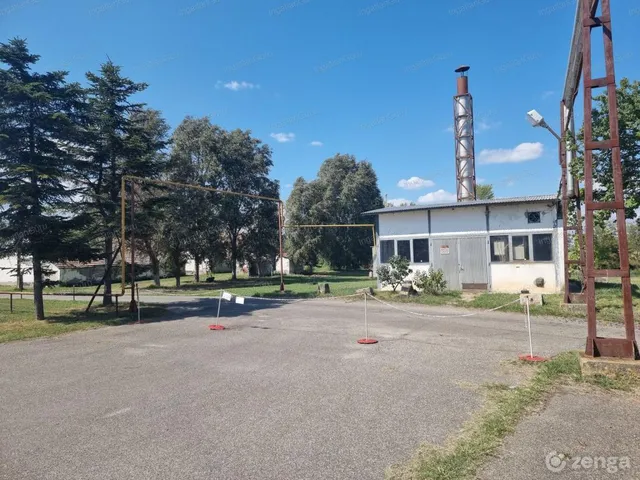 Eladó kereskedelmi és ipari ingatlan Kecskemét 5185 nm