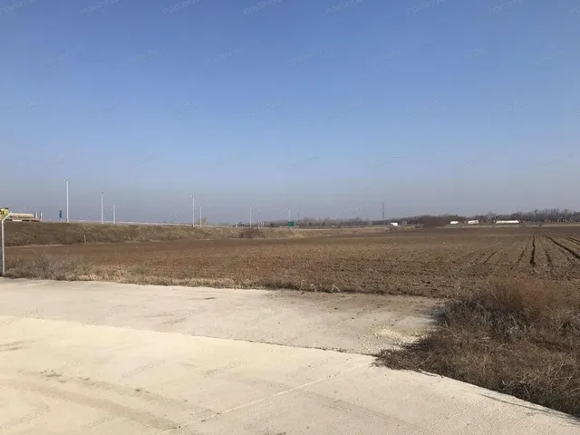 Eladó kereskedelmi és ipari ingatlan Kecskemét 9020 nm