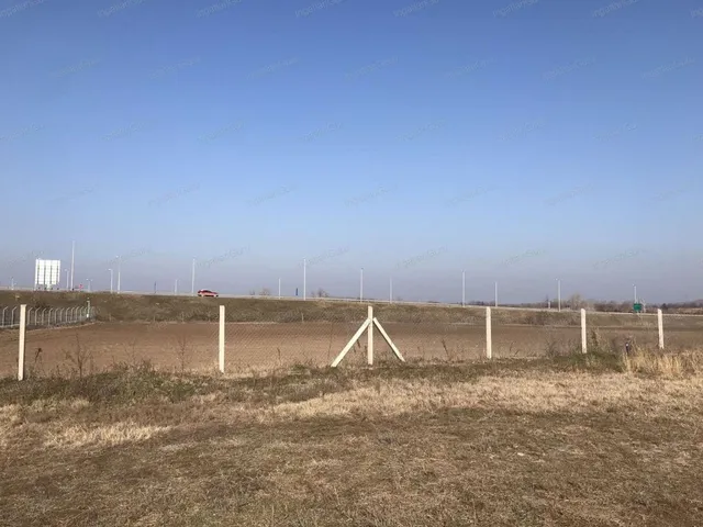 Eladó kereskedelmi és ipari ingatlan Kecskemét 9020 nm