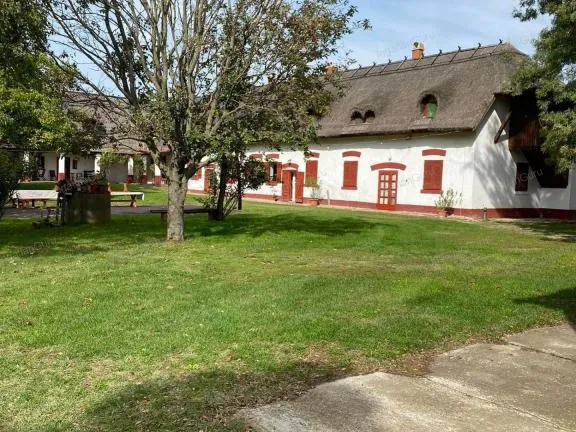 Eladó mezőgazdasági ingatlan Lajosmizse 1050 nm