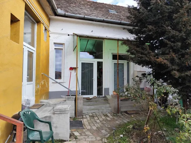 Eladó ház Kecskemét 270 nm