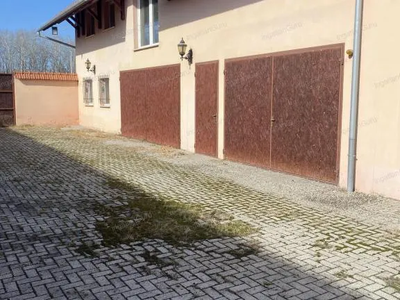 Eladó kereskedelmi és ipari ingatlan Kecskemét 400 nm