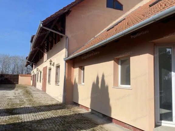 Eladó kereskedelmi és ipari ingatlan Kecskemét 400 nm