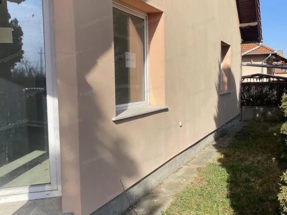 Eladó kereskedelmi és ipari ingatlan Kecskemét 400 nm