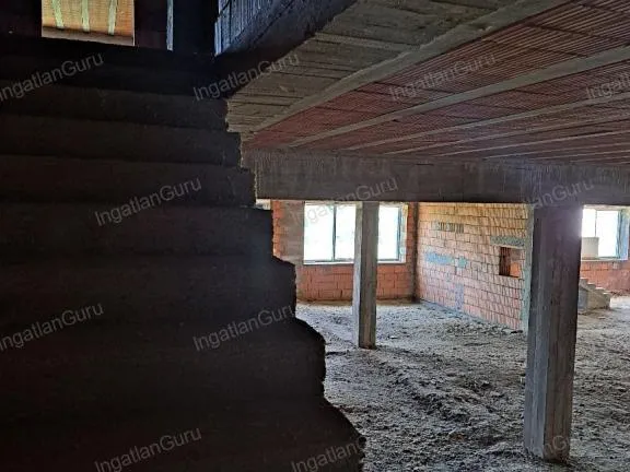Eladó kereskedelmi és ipari ingatlan Lajosmizse 1965 nm