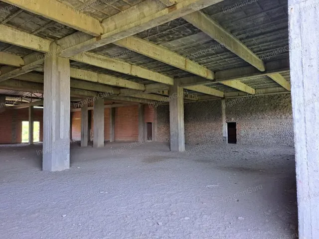 Eladó kereskedelmi és ipari ingatlan Lajosmizse 1965 nm