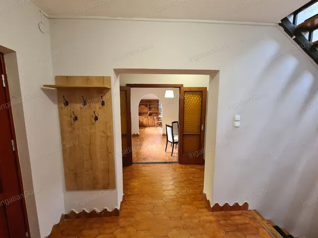 Kiadó kereskedelmi és ipari ingatlan Kecskemét 220 nm